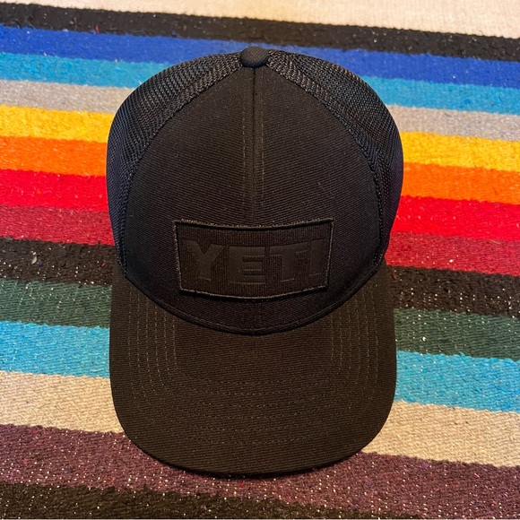 Yeti All Black SnapBack Hat hand washed - Picture 2 of 15